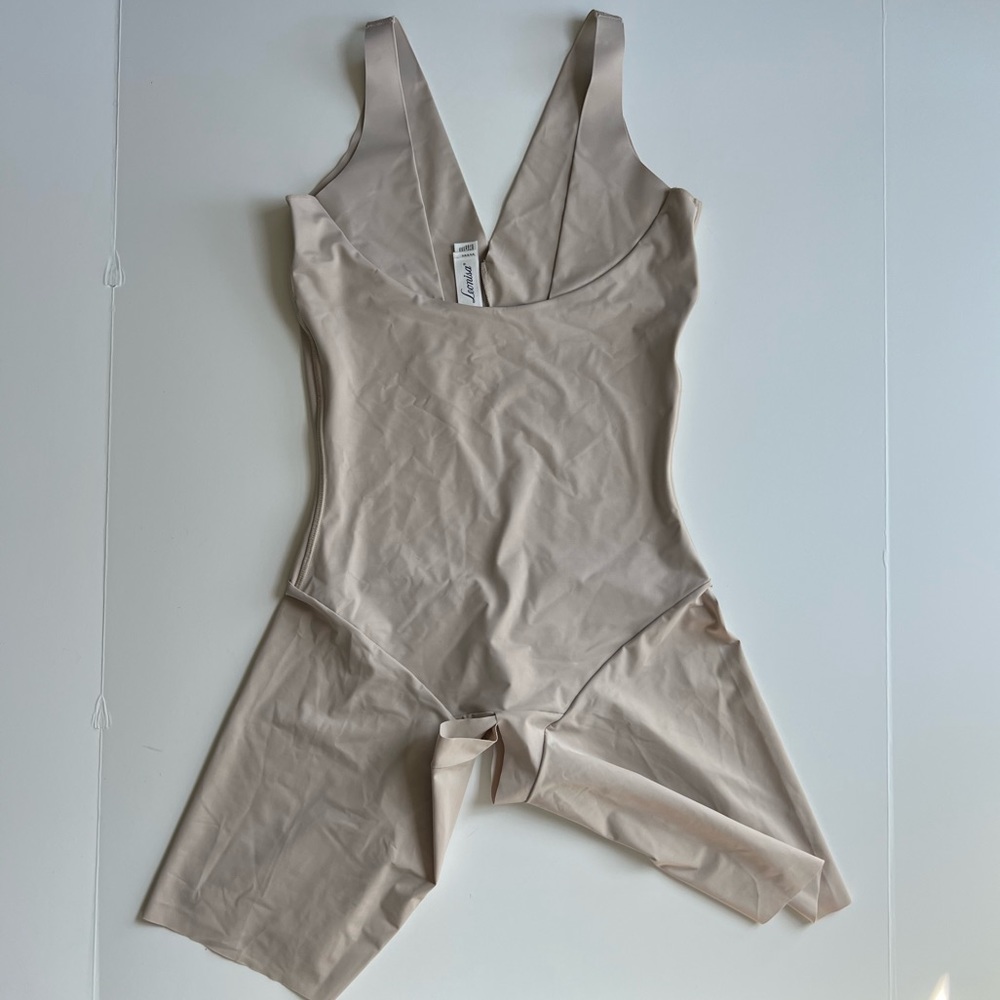 LEONISA M BODY SHAPE SHAPER BODYSUIT OPEN OUVERT SEXY SO SOFT COMFY STRETCHY